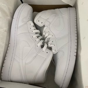 WOMENS SIZE 9.5 AIR JORDAN 1 MID (size 8 men) NEW